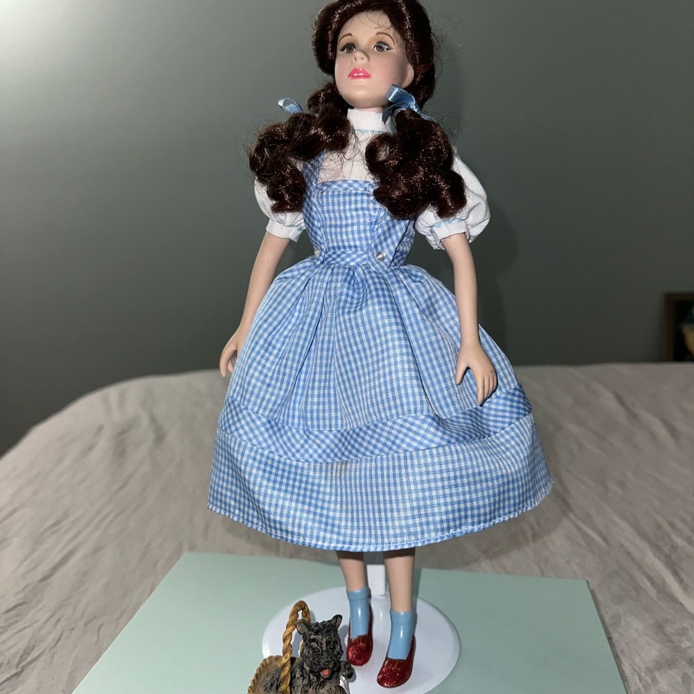 Collectible Dorothy Wizard of Oz ceramic doll with Toto and stand